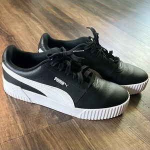 Puma Womens Carina Black and White platform sneakers size 10.5 370325-16